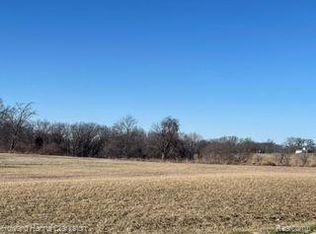 5 Misty Ln, Howell, MI 48843