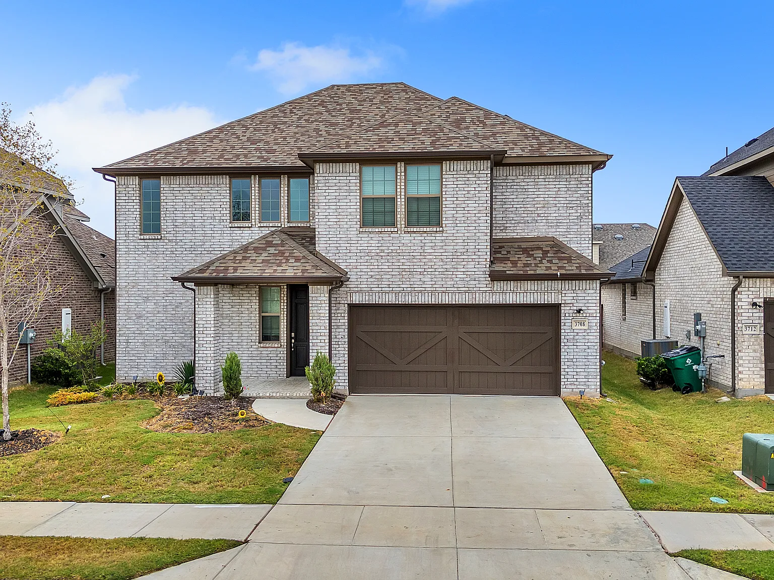 4 bed, 3.5 bath, 2999 sqft, $3,300 — Photo 2