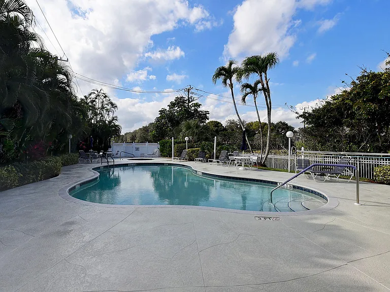 5225 Brookview Dr — Photo 89