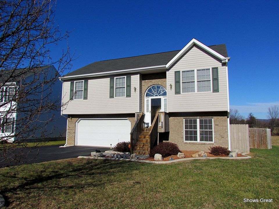 For Sale: 4322 Oakleaf DR, Roanoke, Virginia 24017