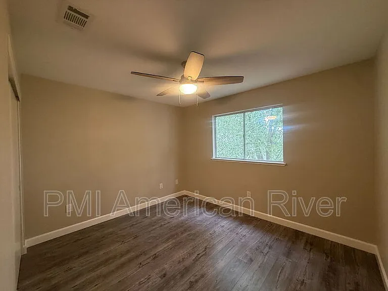 3400 Cobblestone Dr — Photo 9