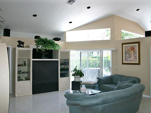 4th image of 5512 NW 39th Ave