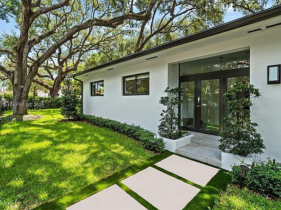 3rd image of 2602 San Domingo St