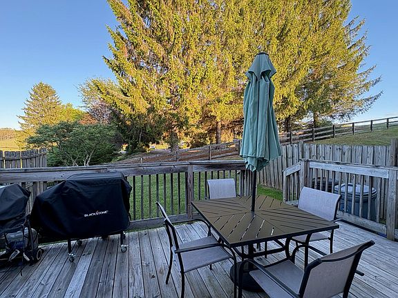 3rd image of 149 Townhouse Ln