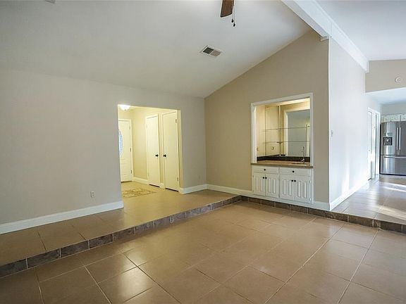2nd image of 2316 Louise Ln