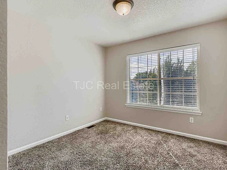 8210 E 29th Ave — Photo 10