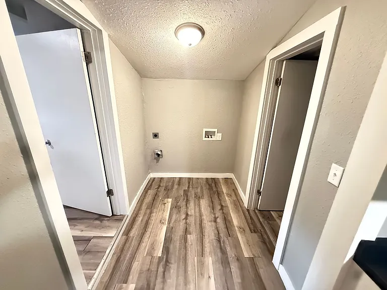 2137 N Delaware Ave — Photo 9