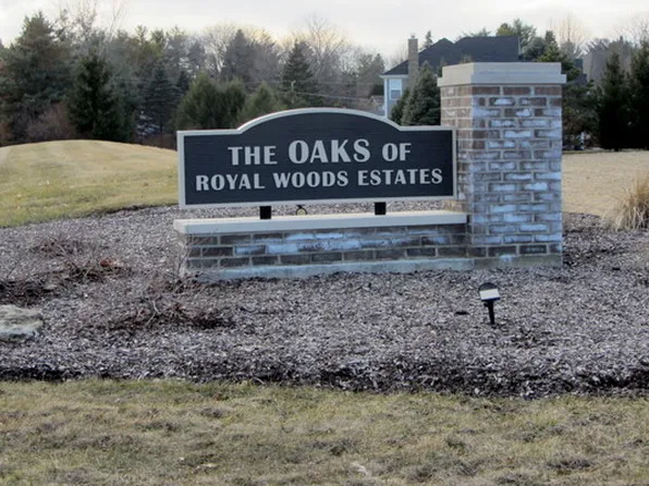 3408 Royal Woods Dr, Crystal Lake, IL 60014