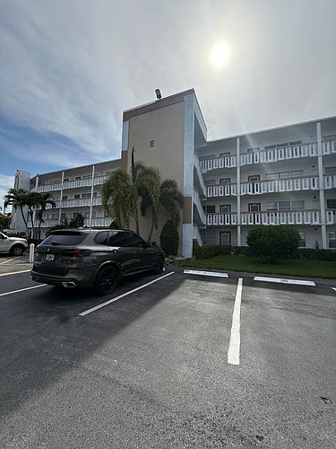 4085 Cornwall E Photo 1