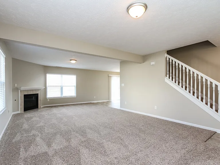 1255 Spring Ridge Cir — Photo 2