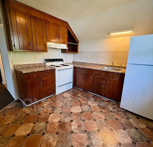 54 Hempstead St #3 — Photo 3