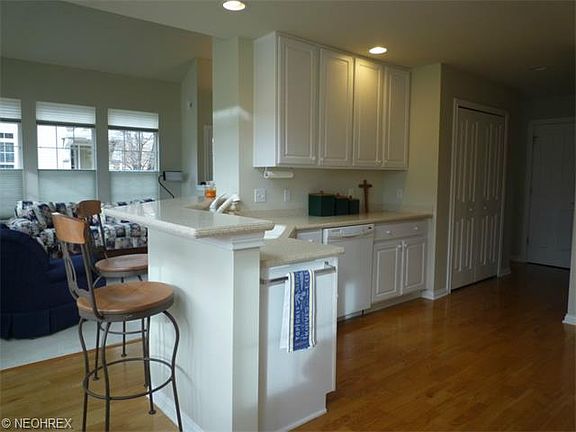 5th image of 352 W Legend Ct #B