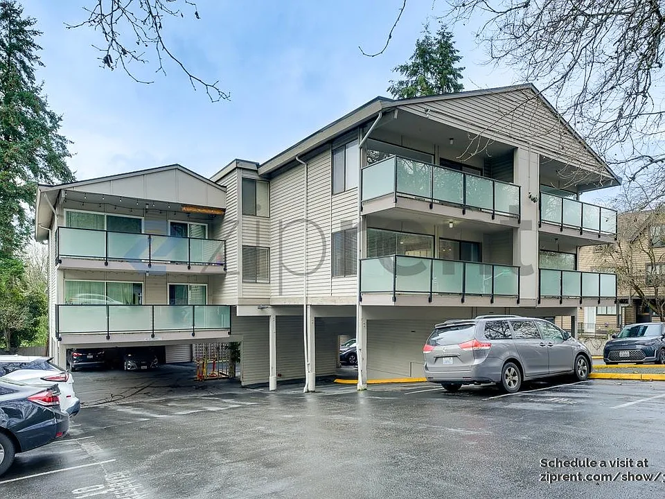 321 Bellevue Way SE #407