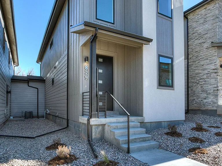 829 Cherokee Dr — Photo 3