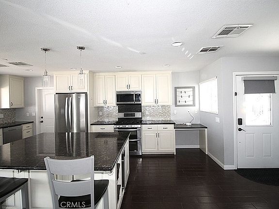 4th image of 941 Keith St