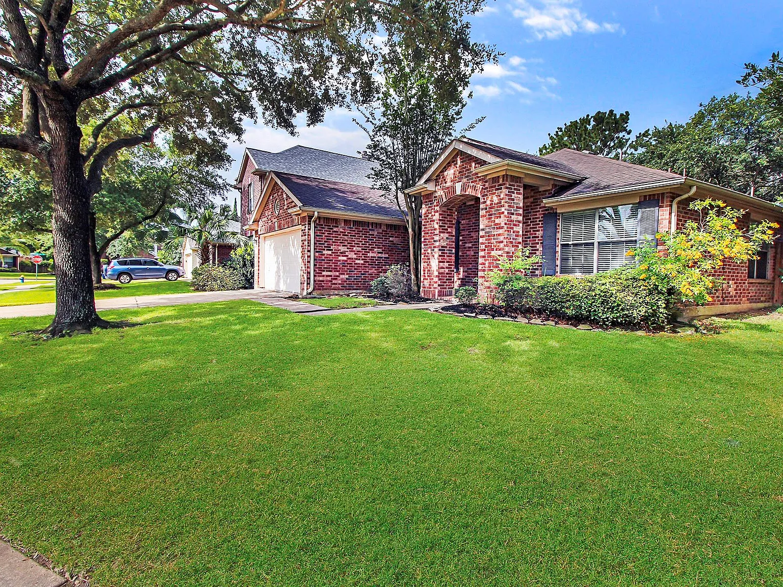 3 bed, 2.0 bath, 1966 sqft, $2,200 — Photo 4