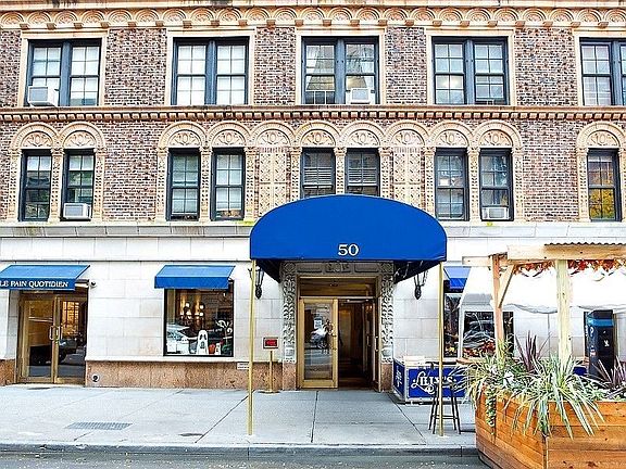 4th image of 50 W 72nd St APT 508