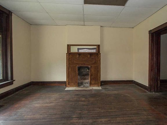 4th image of 2117 W Main St