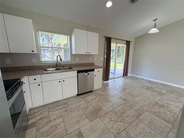 3175 Wentworth St — Photo 8
