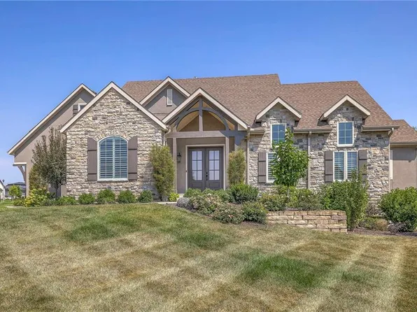 12204 W 158th St, Overland Park, KS 66221