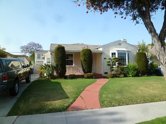 1st image of 2800 W 83rd St