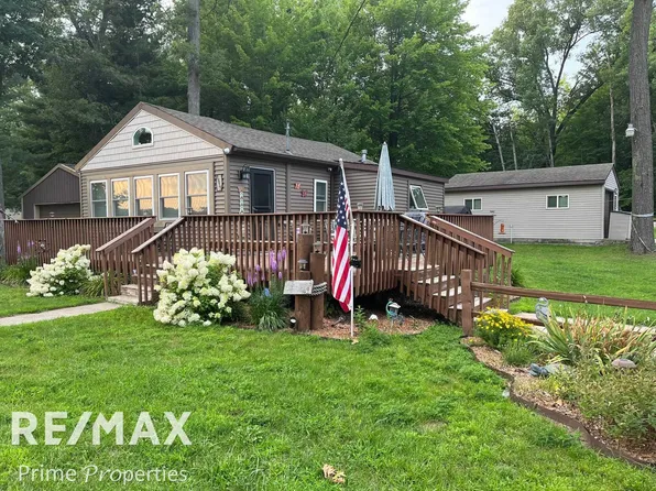 1615 Forest Rd, Harrison, MI 48625