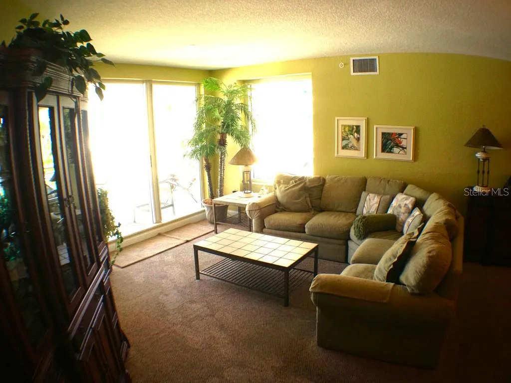 3 bed, 2.0 bath, 1600 sqft, $6,500 — Photo 4