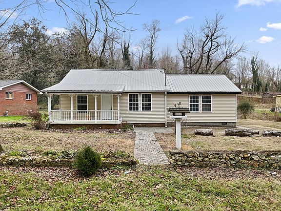 3rd image of 102 W Schmitt Rd