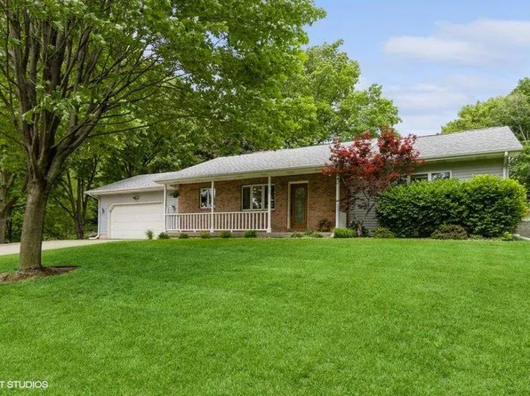 3012 Valley View Ln NE, North Liberty, IA 52317