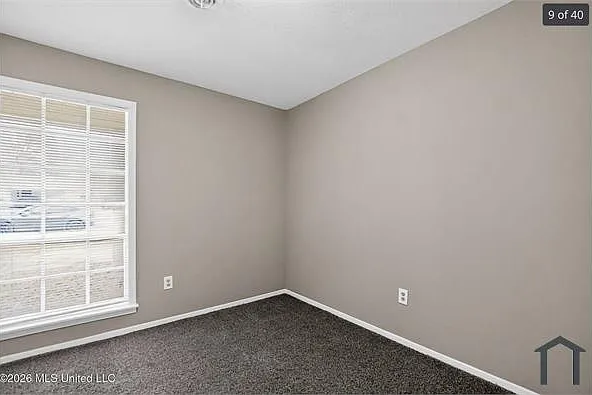 1027 Autumn St — Photo 2