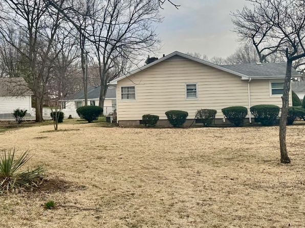 222 W 17th St, Beardstown, IL 62618