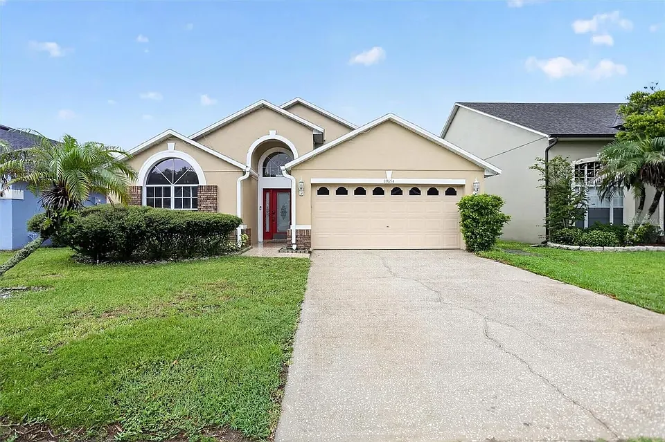 3 bed, 1600 sqft, $2,100 — Photo 1