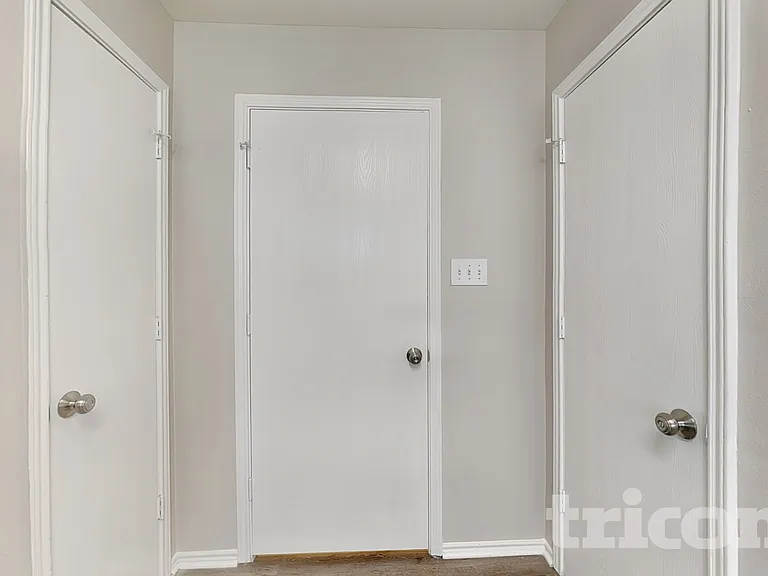 6734 Sandy Point Dr — Photo 4