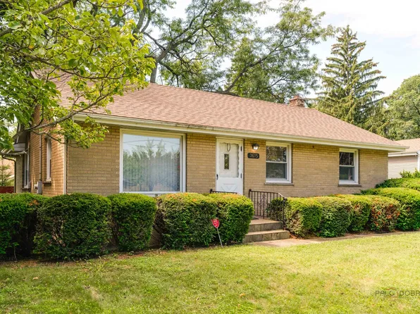 3615 Grandmore Ave, Gurnee, IL 60031