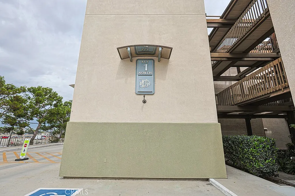 2 bed, 1370 sqft, $5,000 — Photo 2