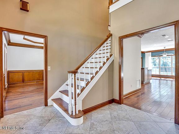 3rd image of 2233 HAWKCREST Drive E