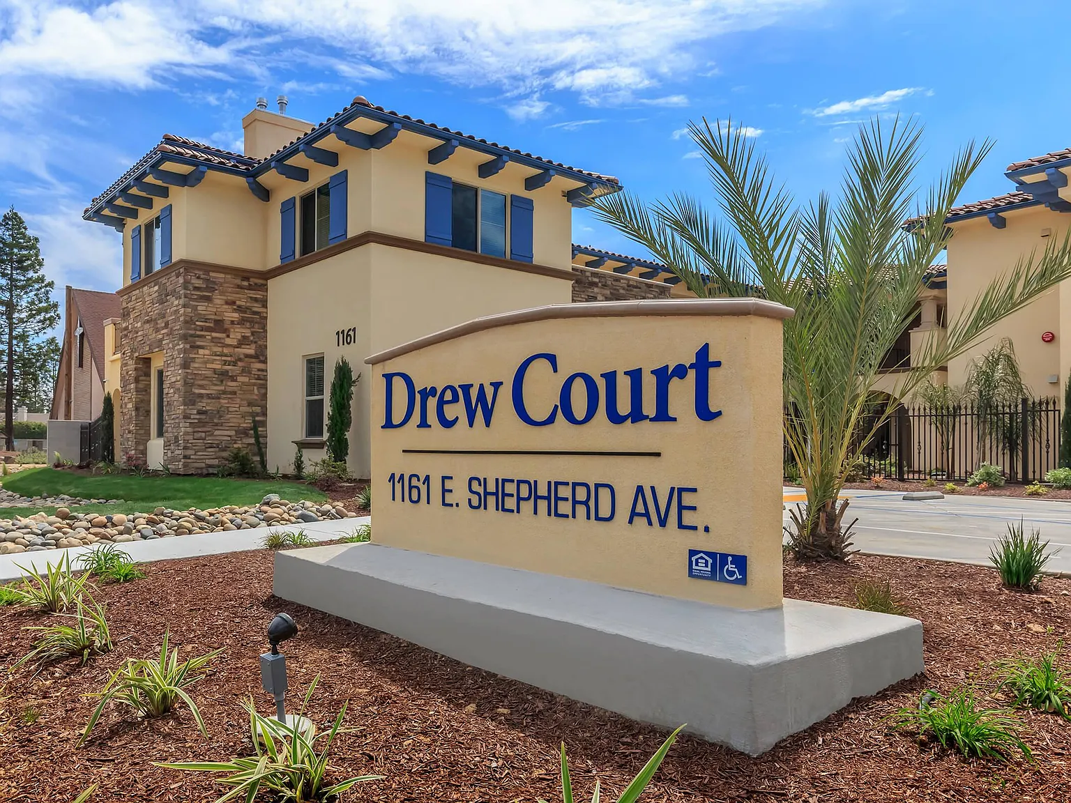 Drew Court — Photo 3
