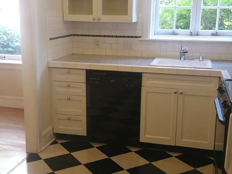 100 W Highland Dr #223 — Photo 4