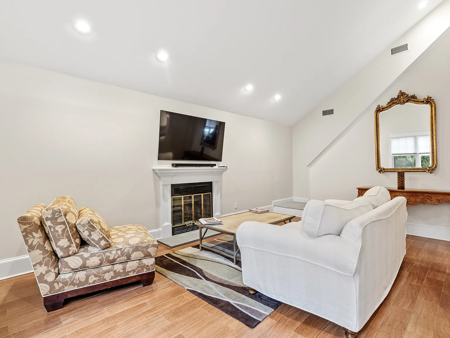 Minutes From Southampton Village and Beaches — Photo 4