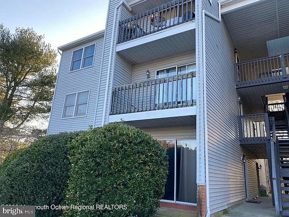 2nd image of 49 Whitemarsh Ct