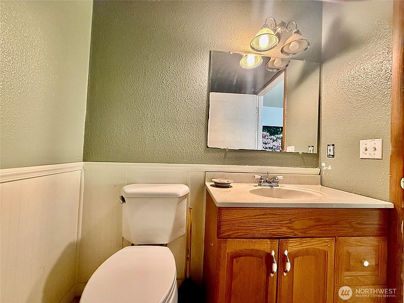3rd image of 3719 Commercial Avenue