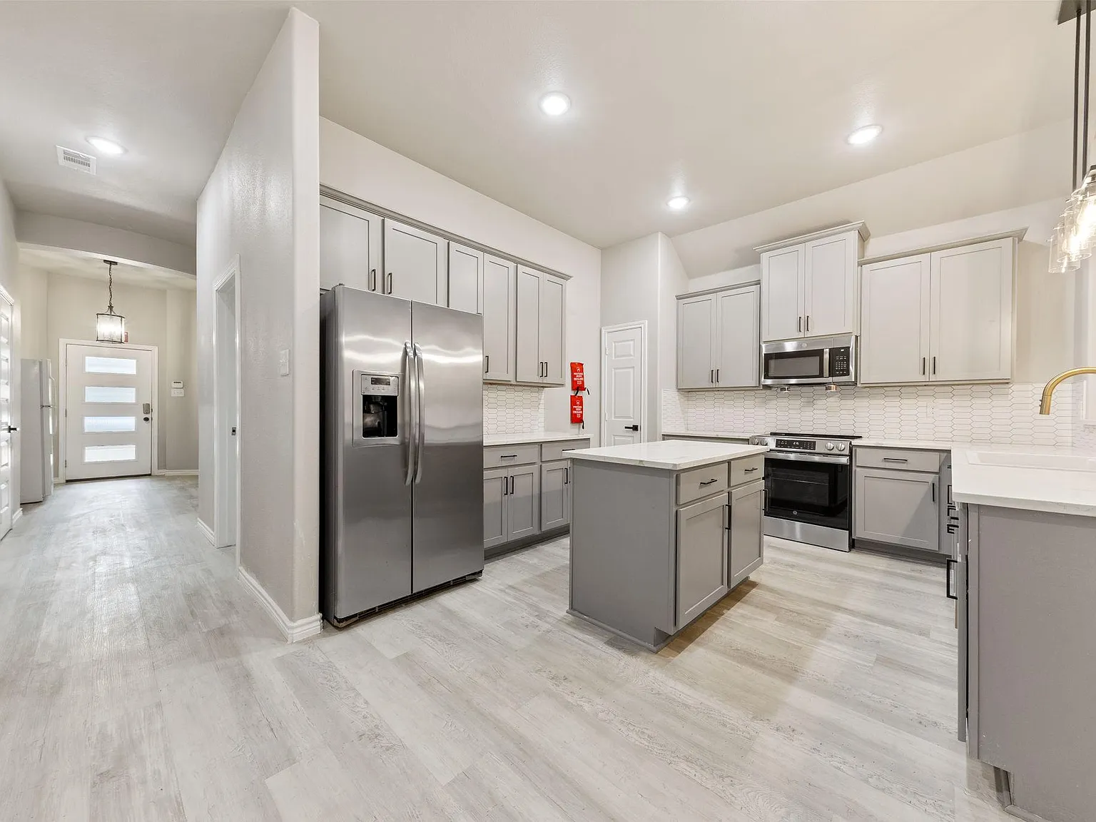 4 bed, 4.0 bath, 2282 sqft, $1,139 — Photo 3