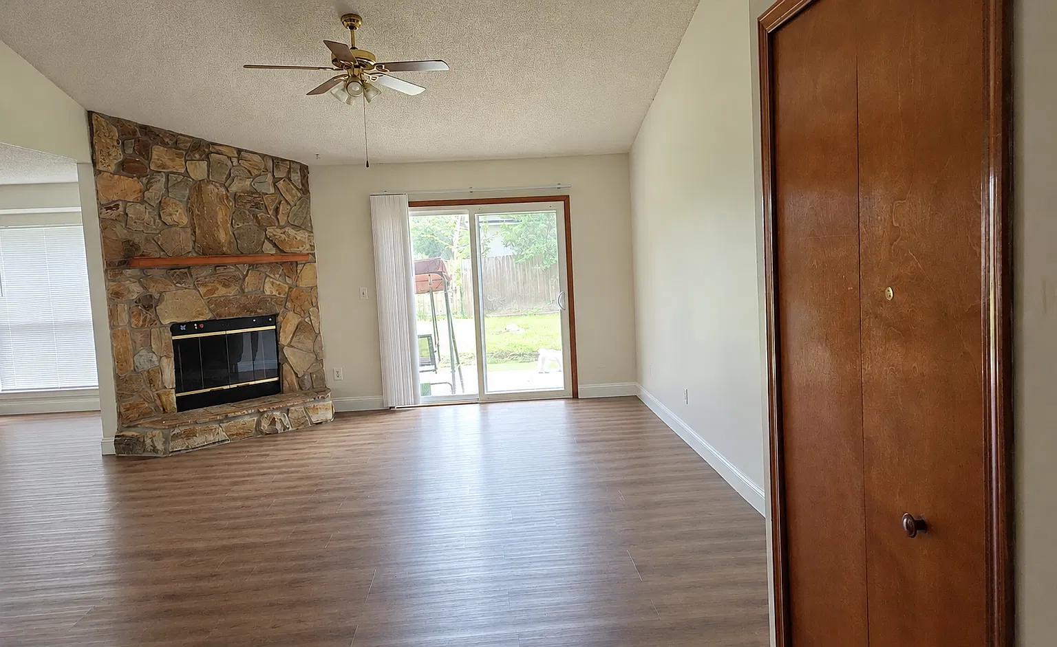 3 bed, 1322 sqft, $2,000 — Photo 3