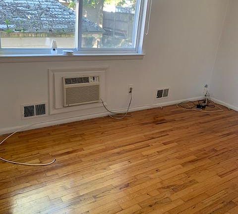 3rd image of 35 Seely Ln Floor 2