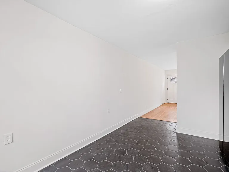 1121 West End Blvd — Photo 36