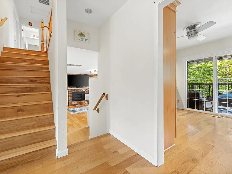 1066 Century Dr — Photo 17