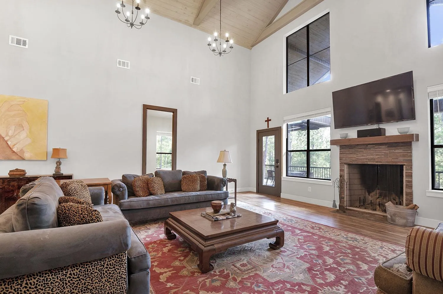 6 bed, 5.0 bath, 3338 sqft, $4,000 — Photo 3