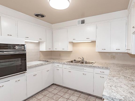 5th image of 2400 Saint Thomas Dr