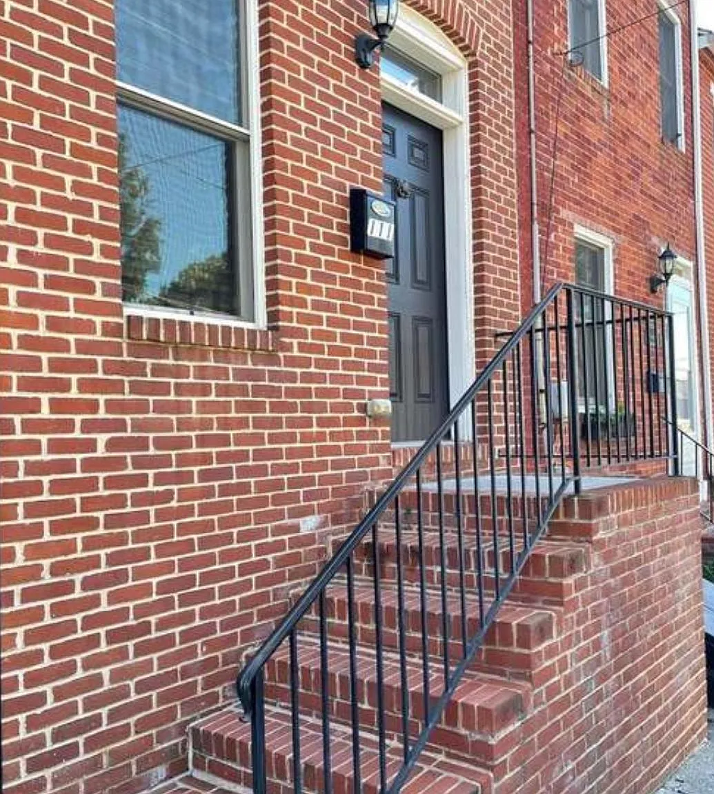 3 bed, 4.5 bath, 2496 sqft, $4,100 — Photo 1