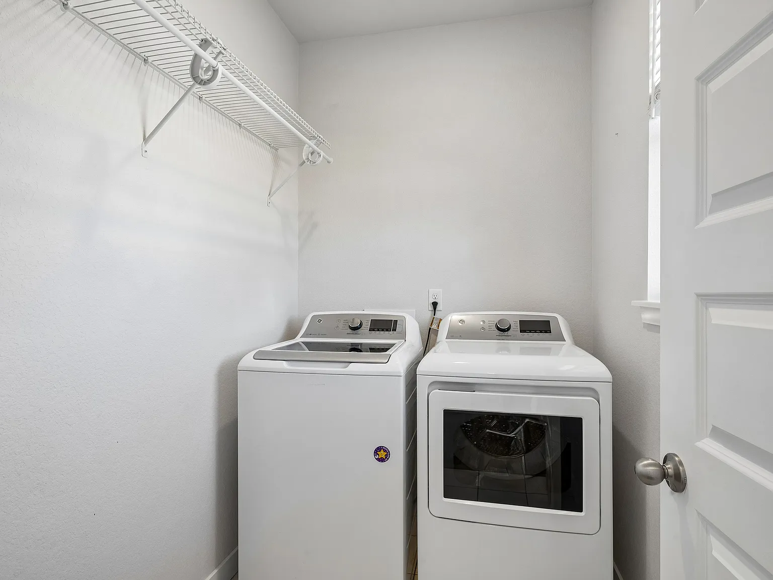 2 bed, 1939 sqft, $3,200 — Photo 4